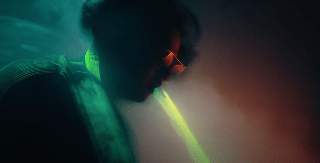 LETYOUREYESADJUSTTOTHEDARK – Amorist